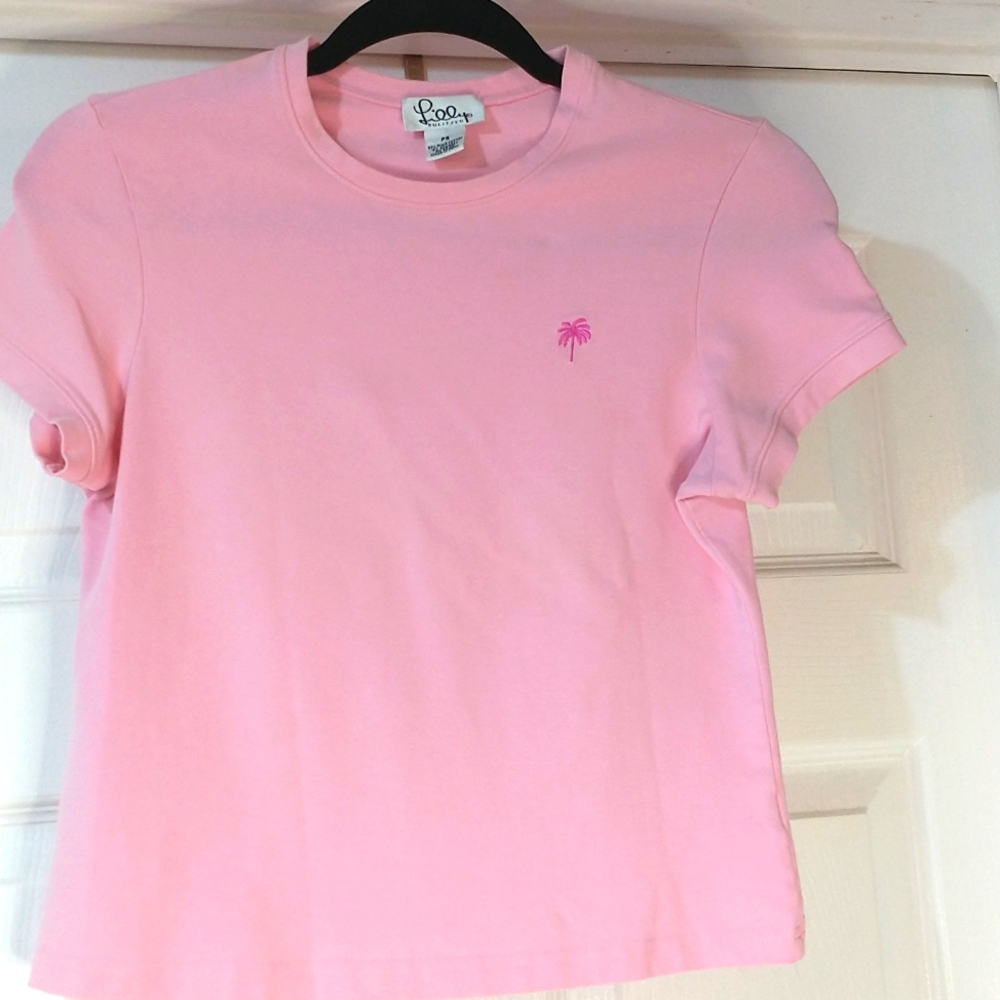 Lily Pulitzer petite pink T-shirt pit pit " 17", shoulder to hem 19". EUC